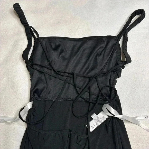 Long black dress with slit - Picture 5 of 8